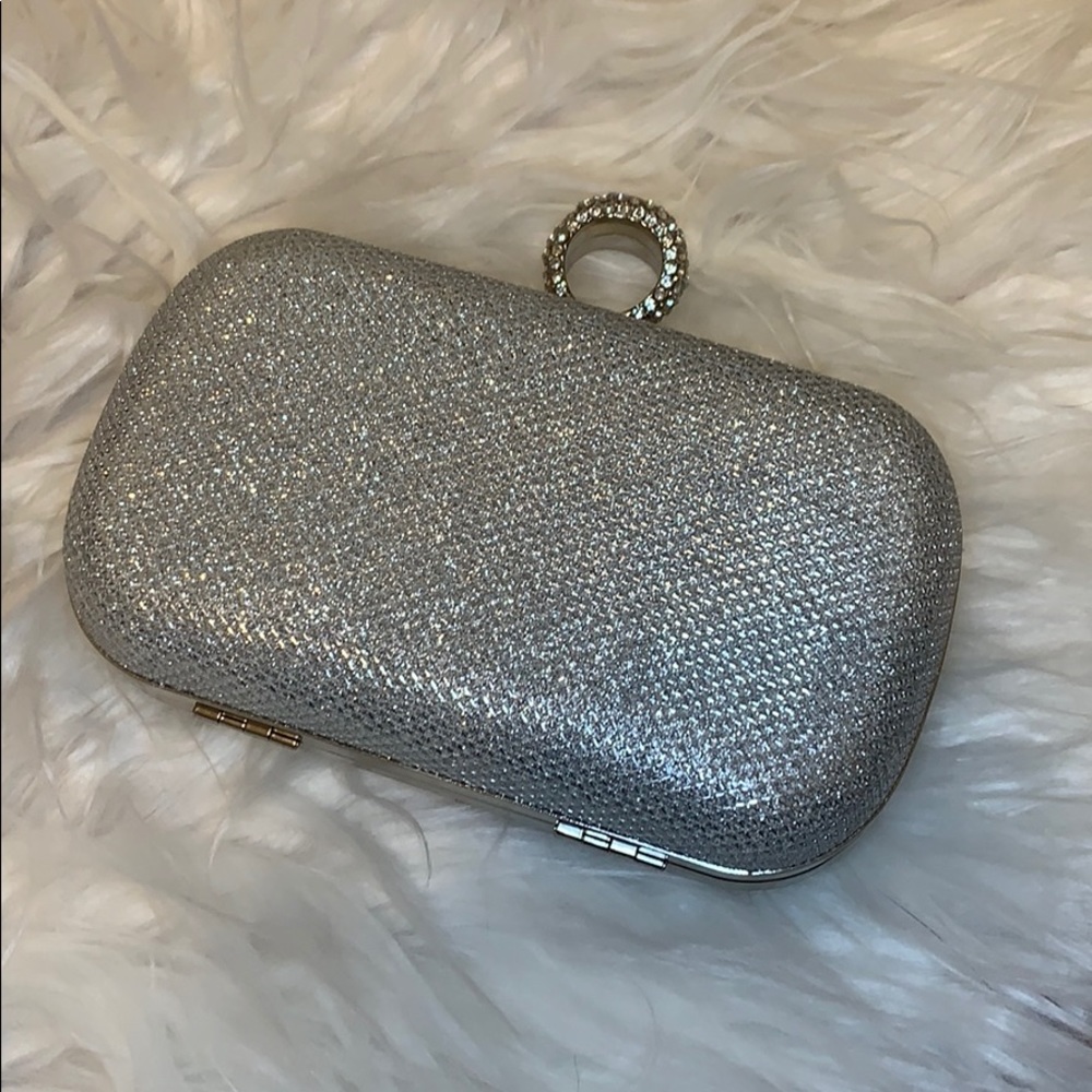 Silver ring clutch